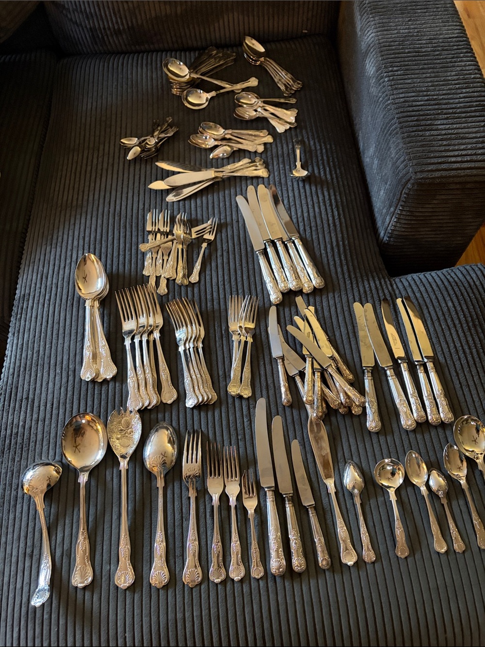115-Piece 1847 Rogers Bros. King Frederik / Royal Empress Silverplate Flatware-